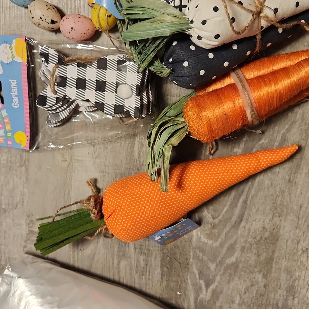 BNWT Easter Bundle Decor Set - Picture 2 of 4